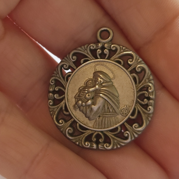 Vintage St Anthony Silver Toned Medallion Pendant or Charm - Picture 10 of 10